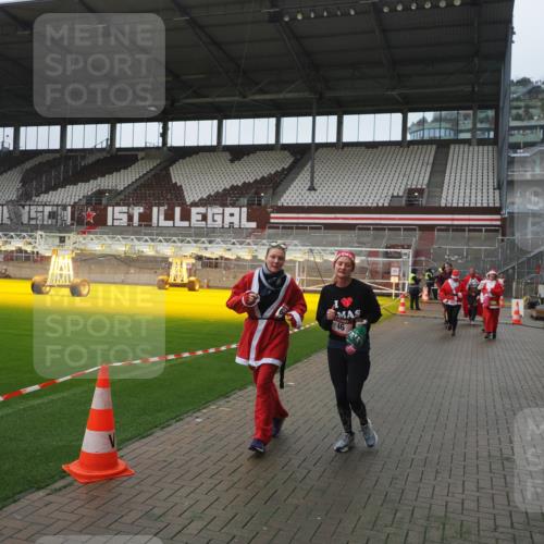 07.12.2025 - St. Pauli X-Mass-Run No. 15 Fabian Wolf http://msf.ph/oto/9416906 07.12.2025 11:12:31 Ziel 46, 218, 489, 597, 663, 671, 682, 718, 836, 839, 888, 1142, 1261, 1423, 1609, 1610, 2858 meine-sportfotos.de