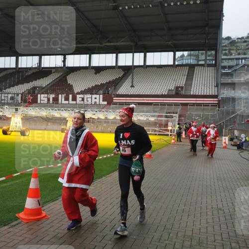 07.12.2025 - St. Pauli X-Mass-Run No. 15 Fabian Wolf http://msf.ph/oto/9416909 07.12.2025 11:12:31 Ziel 46, 218, 489, 597, 663, 671, 682, 718, 836, 839, 888, 1142, 1261, 1423, 1609, 1610, 2858 meine-sportfotos.de