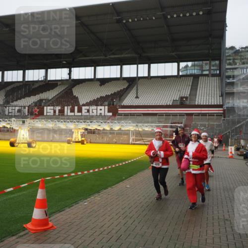 07.12.2025 - St. Pauli X-Mass-Run No. 15 Fabian Wolf http://msf.ph/oto/9416913 07.12.2025 11:12:35 Ziel 46, 218, 489, 663, 671, 682, 718, 1142, 1261, 1423, 1609, 1610, 2858 meine-sportfotos.de