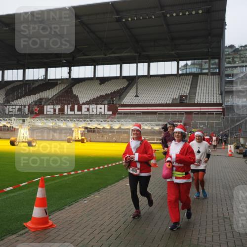 07.12.2025 - St. Pauli X-Mass-Run No. 15 Fabian Wolf http://msf.ph/oto/9416915 07.12.2025 11:12:35 Ziel 46, 218, 489, 663, 671, 682, 718, 1142, 1261, 1423, 1609, 1610, 2858 meine-sportfotos.de