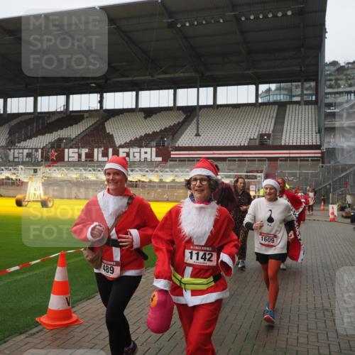 07.12.2025 - St. Pauli X-Mass-Run No. 15 Fabian Wolf http://msf.ph/oto/9416918 07.12.2025 11:12:36 Ziel 46, 489, 663, 1142, 1261, 1420, 1422, 1423, 1609, 1610, 2858 meine-sportfotos.de