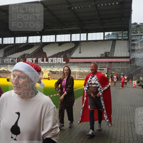 07.12.2025 - St. Pauli X-Mass-Run No. 15 Fabian Wolf http://msf.ph/oto/9416923 07.12.2025 11:12:38 Ziel 46, 489, 663, 1142, 1261, 1420, 1422, 1423, 1609, 1610 meine-sportfotos.de