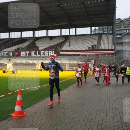 07.12.2025 - St. Pauli X-Mass-Run No. 15 Fabian Wolf http://msf.ph/oto/9416937 07.12.2025 11:12:47 Ziel 494, 1261, 1420, 1422, 1423, 3167, 4794, 4795, 4796, 4802, 4804 meine-sportfotos.de