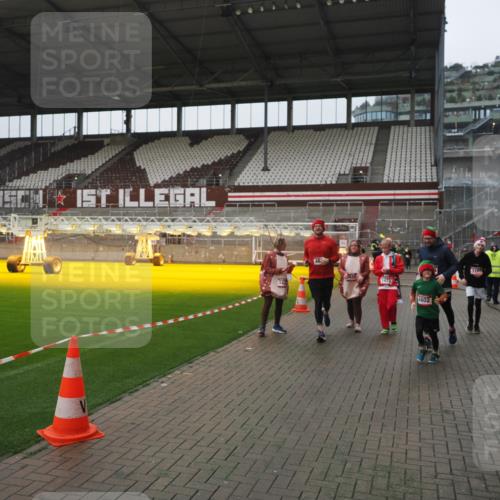 07.12.2025 - St. Pauli X-Mass-Run No. 15 Fabian Wolf http://msf.ph/oto/9416941 07.12.2025 11:12:49 Ziel 494, 1420, 1422, 1423, 3167, 4794, 4795, 4796, 4802, 4804 meine-sportfotos.de