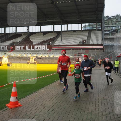 07.12.2025 - St. Pauli X-Mass-Run No. 15 Fabian Wolf http://msf.ph/oto/9416945 07.12.2025 11:12:50 Ziel 494, 681, 919, 1420, 1422, 1423, 3167, 4794, 4795, 4796, 4802, 4804 meine-sportfotos.de