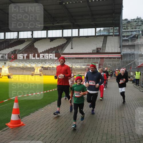 07.12.2025 - St. Pauli X-Mass-Run No. 15 Fabian Wolf http://msf.ph/oto/9416947 07.12.2025 11:12:51 Ziel 494, 681, 919, 1420, 1422, 3167, 4794, 4795, 4796, 4802, 4804 meine-sportfotos.de