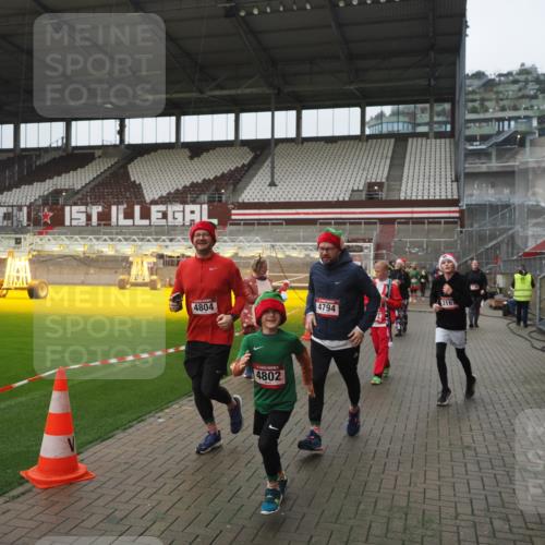07.12.2025 - St. Pauli X-Mass-Run No. 15 Fabian Wolf http://msf.ph/oto/9416948 07.12.2025 11:12:51 Ziel 494, 681, 919, 1420, 1422, 3167, 4794, 4795, 4796, 4802, 4804 meine-sportfotos.de