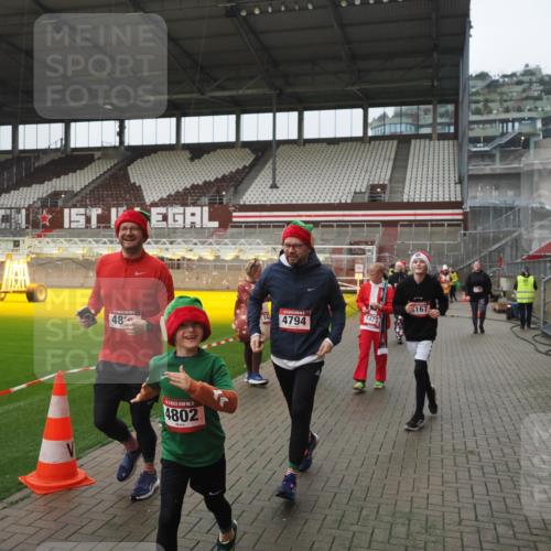 07.12.2025 - St. Pauli X-Mass-Run No. 15 Fabian Wolf http://msf.ph/oto/9416950 07.12.2025 11:12:51 Ziel 494, 681, 919, 1420, 1422, 3167, 4794, 4795, 4796, 4802, 4804 meine-sportfotos.de