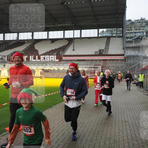 07.12.2025 - St. Pauli X-Mass-Run No. 15 Fabian Wolf http://msf.ph/oto/9416951 07.12.2025 11:12:51 Ziel 494, 681, 919, 1420, 1422, 3167, 4794, 4795, 4796, 4802, 4804 meine-sportfotos.de