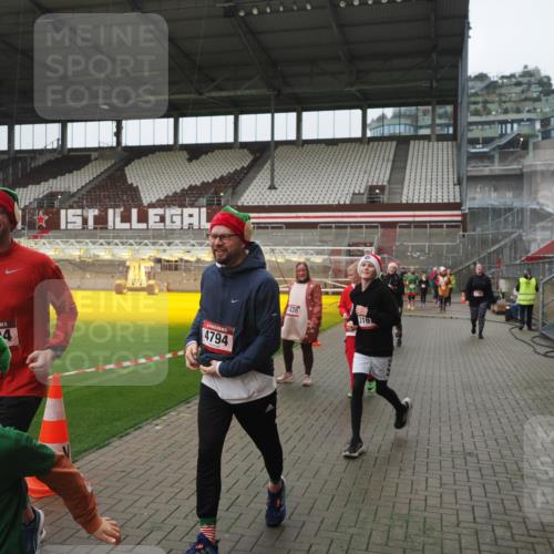 07.12.2025 - St. Pauli X-Mass-Run No. 15 Fabian Wolf http://msf.ph/oto/9416952 07.12.2025 11:12:52 Ziel 494, 681, 919, 1175, 1178, 1420, 1422, 3167, 4794, 4795, 4796, 4802, 4804 meine-sportfotos.de