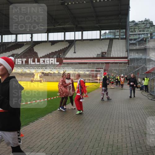07.12.2025 - St. Pauli X-Mass-Run No. 15 Fabian Wolf http://msf.ph/oto/9416957 07.12.2025 11:12:53 Ziel 494, 681, 919, 1175, 1178, 1420, 1422, 1703, 3167, 4794, 4795, 4796, 4802, 4804 meine-sportfotos.de