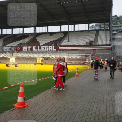 07.12.2025 - St. Pauli X-Mass-Run No. 15 Fabian Wolf http://msf.ph/oto/9416960 07.12.2025 11:12:54 Ziel 494, 681, 919, 1175, 1178, 1420, 1422, 1703, 3167, 4794, 4795, 4796, 4802, 4804 meine-sportfotos.de