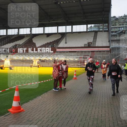 07.12.2025 - St. Pauli X-Mass-Run No. 15 Fabian Wolf http://msf.ph/oto/9416964 07.12.2025 11:12:57 Ziel 494, 681, 683, 684, 919, 1175, 1178, 1703, 3167, 4794, 4795, 4796, 4802, 4804 meine-sportfotos.de