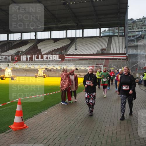 07.12.2025 - St. Pauli X-Mass-Run No. 15 Fabian Wolf http://msf.ph/oto/9416969 07.12.2025 11:12:58 Ziel 494, 681, 683, 684, 919, 1175, 1178, 1703, 3167, 4794, 4795, 4796, 4802, 4804 meine-sportfotos.de