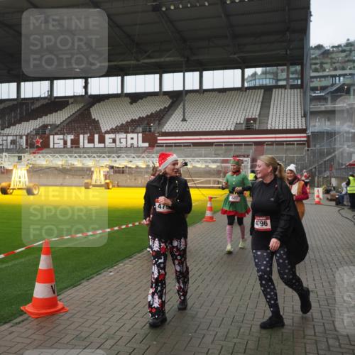 07.12.2025 - St. Pauli X-Mass-Run No. 15 Fabian Wolf http://msf.ph/oto/9416973 07.12.2025 11:12:59 Ziel 494, 681, 683, 684, 919, 1175, 1178, 1703, 3167, 4794, 4795, 4796, 4802, 4804 meine-sportfotos.de