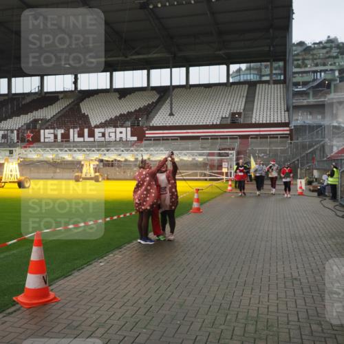 07.12.2025 - St. Pauli X-Mass-Run No. 15 Fabian Wolf http://msf.ph/oto/9416999 07.12.2025 11:13:07 Ziel 17, 22, 47, 681, 683, 684, 919, 1022, 1175, 1178, 1645, 1646, 1647, 1703 meine-sportfotos.de