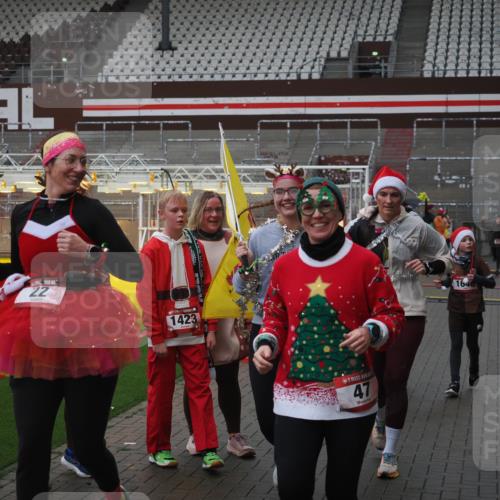 07.12.2025 - St. Pauli X-Mass-Run No. 15 Fabian Wolf http://msf.ph/oto/9417008 07.12.2025 11:13:14 Ziel 17, 22, 47, 683, 684, 1022, 1645, 1646, 1647 meine-sportfotos.de