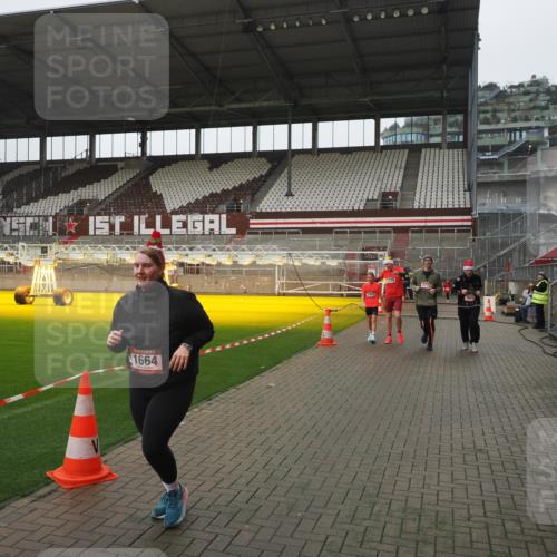 07.12.2025 - St. Pauli X-Mass-Run No. 15 Fabian Wolf http://msf.ph/oto/9417022 07.12.2025 11:13:27 Ziel 585, 1338, 1341, 1647, 1664, 2125, 2773 meine-sportfotos.de