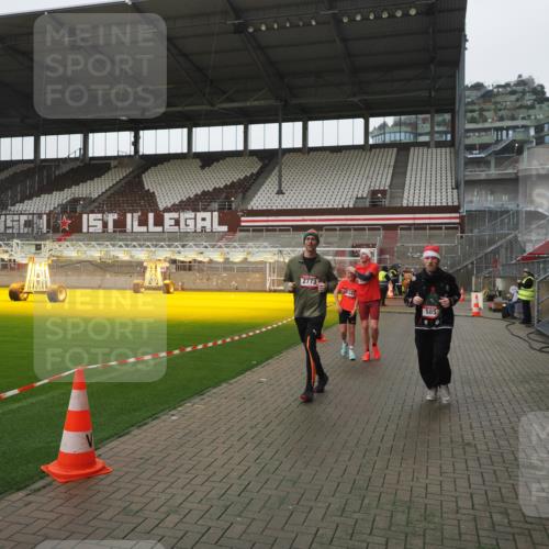 07.12.2025 - St. Pauli X-Mass-Run No. 15 Fabian Wolf http://msf.ph/oto/9417023 07.12.2025 11:13:29 Ziel 585, 1338, 1341, 1664, 2125, 2773 meine-sportfotos.de