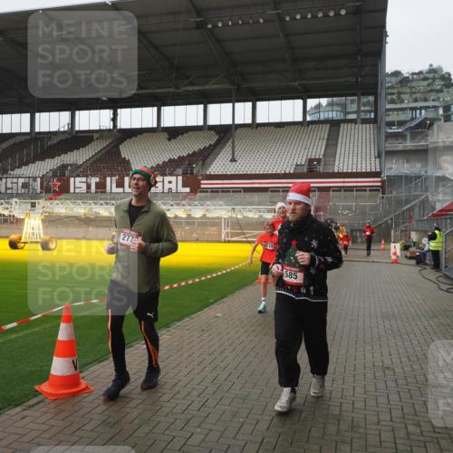 07.12.2025 - St. Pauli X-Mass-Run No. 15 Fabian Wolf http://msf.ph/oto/9417026 07.12.2025 11:13:30 Ziel 585, 1111, 1114, 1338, 1341, 1664, 2125, 2773 meine-sportfotos.de