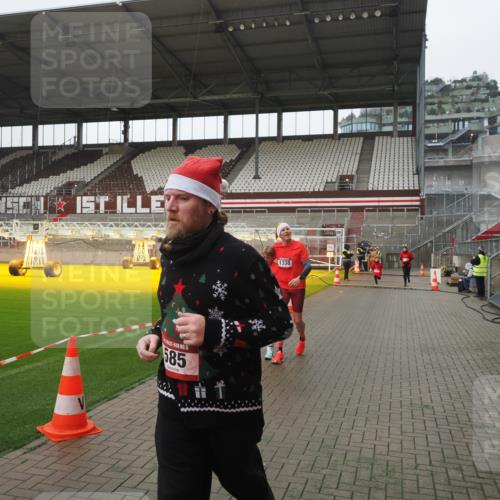 07.12.2025 - St. Pauli X-Mass-Run No. 15 Fabian Wolf http://msf.ph/oto/9417030 07.12.2025 11:13:31 Ziel 585, 1111, 1114, 1338, 1341, 1664, 2125, 2773 meine-sportfotos.de