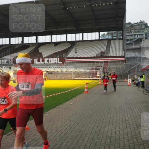 07.12.2025 - St. Pauli X-Mass-Run No. 15 Fabian Wolf http://msf.ph/oto/9417036 07.12.2025 11:13:34 Ziel 585, 1111, 1114, 1338, 1341, 1664, 2125, 2773 meine-sportfotos.de