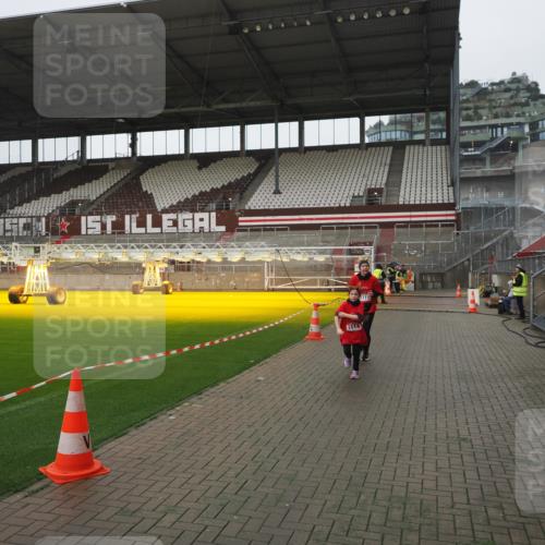 07.12.2025 - St. Pauli X-Mass-Run No. 15 Fabian Wolf http://msf.ph/oto/9417041 07.12.2025 11:13:36 Ziel 585, 1111, 1114, 1338, 1341, 1664, 2773 meine-sportfotos.de