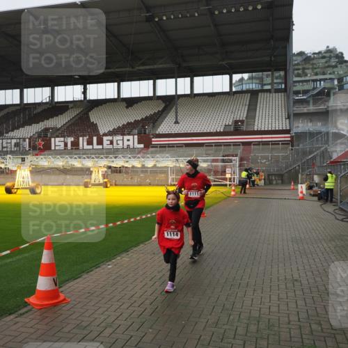 07.12.2025 - St. Pauli X-Mass-Run No. 15 Fabian Wolf http://msf.ph/oto/9417044 07.12.2025 11:13:37 Ziel 585, 1111, 1114, 1338, 1341, 1664, 2773 meine-sportfotos.de