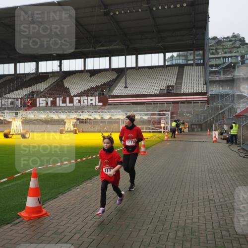 07.12.2025 - St. Pauli X-Mass-Run No. 15 Fabian Wolf http://msf.ph/oto/9417045 07.12.2025 11:13:37 Ziel 585, 1111, 1114, 1338, 1341, 1664, 2773 meine-sportfotos.de