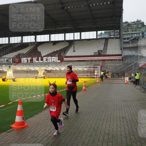 07.12.2025 - St. Pauli X-Mass-Run No. 15 Fabian Wolf http://msf.ph/oto/9417046 07.12.2025 11:13:38 Ziel 585, 1111, 1114, 1338, 1341, 1664, 2773 meine-sportfotos.de