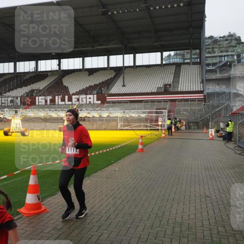 07.12.2025 - St. Pauli X-Mass-Run No. 15 Fabian Wolf http://msf.ph/oto/9417049 07.12.2025 11:13:38 Ziel 585, 1111, 1114, 1338, 1341, 1664, 2773 meine-sportfotos.de