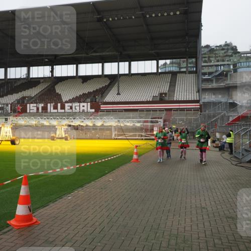 07.12.2025 - St. Pauli X-Mass-Run No. 15 Fabian Wolf http://msf.ph/oto/9417058 07.12.2025 11:13:59 Ziel 274, 375, 425, 475, 708 meine-sportfotos.de
