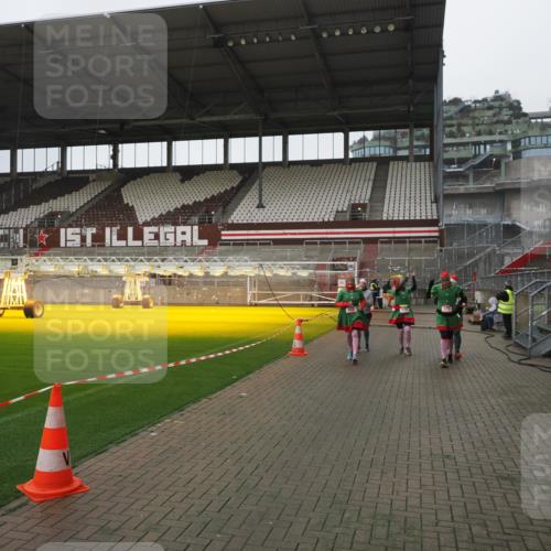 07.12.2025 - St. Pauli X-Mass-Run No. 15 Fabian Wolf http://msf.ph/oto/9417060 07.12.2025 11:13:59 Ziel 274, 375, 425, 475, 708 meine-sportfotos.de