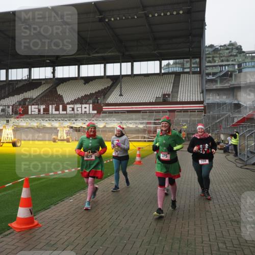 07.12.2025 - St. Pauli X-Mass-Run No. 15 Fabian Wolf http://msf.ph/oto/9417074 07.12.2025 11:14:02 Ziel 274, 375, 425, 475, 708 meine-sportfotos.de