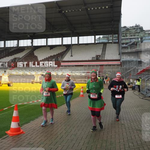 07.12.2025 - St. Pauli X-Mass-Run No. 15 Fabian Wolf http://msf.ph/oto/9417075 07.12.2025 11:14:02 Ziel 274, 375, 425, 475, 708 meine-sportfotos.de