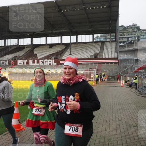 07.12.2025 - St. Pauli X-Mass-Run No. 15 Fabian Wolf http://msf.ph/oto/9417083 07.12.2025 11:14:04 Ziel 274, 375, 425, 475, 708 meine-sportfotos.de