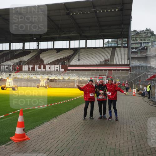 07.12.2025 - St. Pauli X-Mass-Run No. 15 Fabian Wolf http://msf.ph/oto/9417088 07.12.2025 11:14:26 Ziel 525, 942, 946, 948 meine-sportfotos.de