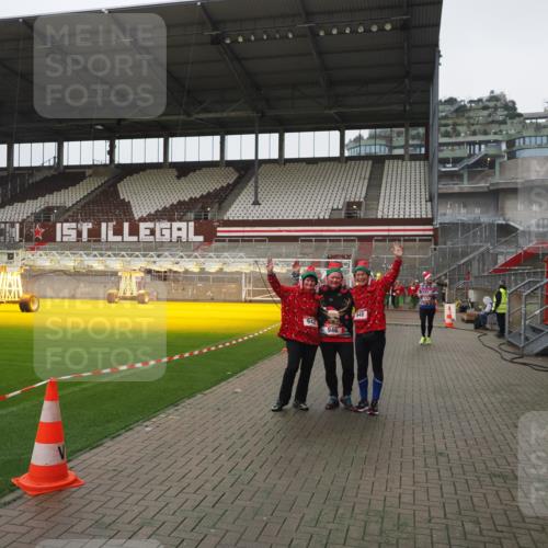 07.12.2025 - St. Pauli X-Mass-Run No. 15 Fabian Wolf http://msf.ph/oto/9417099 07.12.2025 11:14:29 Ziel 525, 942, 946, 948 meine-sportfotos.de