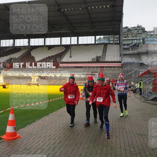 07.12.2025 - St. Pauli X-Mass-Run No. 15 Fabian Wolf http://msf.ph/oto/9417113 07.12.2025 11:14:33 Ziel 525, 1776, 1778, 1798, 1805, 1806, 2040, 2211, 4010 meine-sportfotos.de