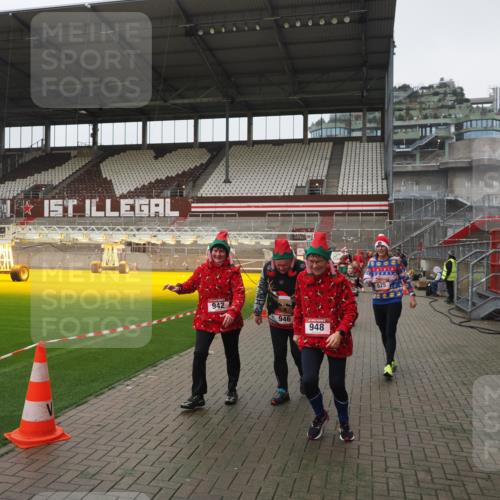07.12.2025 - St. Pauli X-Mass-Run No. 15 Fabian Wolf http://msf.ph/oto/9417114 07.12.2025 11:14:33 Ziel 525, 1776, 1778, 1798, 1805, 1806, 2040, 2211, 4010 meine-sportfotos.de
