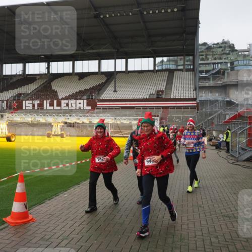 07.12.2025 - St. Pauli X-Mass-Run No. 15 Fabian Wolf http://msf.ph/oto/9417115 07.12.2025 11:14:33 Ziel 525, 1776, 1778, 1798, 1805, 1806, 2040, 2211, 4010 meine-sportfotos.de