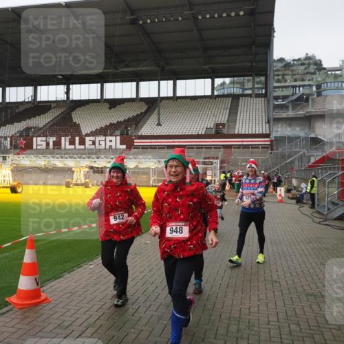 07.12.2025 - St. Pauli X-Mass-Run No. 15 Fabian Wolf http://msf.ph/oto/9417117 07.12.2025 11:14:33 Ziel 525, 1776, 1778, 1798, 1805, 1806, 2040, 2211, 4010 meine-sportfotos.de