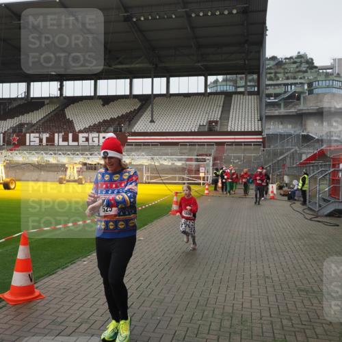 07.12.2025 - St. Pauli X-Mass-Run No. 15 Fabian Wolf http://msf.ph/oto/9417125 07.12.2025 11:14:36 Ziel 525, 1776, 1778, 1798, 1804, 1805, 1806, 1807, 2040, 2211, 4010 meine-sportfotos.de