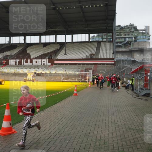 07.12.2025 - St. Pauli X-Mass-Run No. 15 Fabian Wolf http://msf.ph/oto/9417127 07.12.2025 11:14:37 Ziel 525, 1776, 1778, 1798, 1804, 1805, 1806, 1807, 2040, 2211, 4010 meine-sportfotos.de