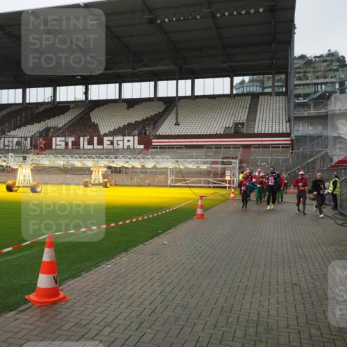 07.12.2025 - St. Pauli X-Mass-Run No. 15 Fabian Wolf http://msf.ph/oto/9417133 07.12.2025 11:14:38 Ziel 525, 1776, 1778, 1798, 1804, 1805, 1806, 1807, 2040, 2211, 4010 meine-sportfotos.de