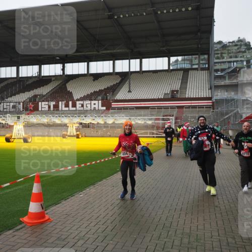 07.12.2025 - St. Pauli X-Mass-Run No. 15 Fabian Wolf http://msf.ph/oto/9417137 07.12.2025 11:14:42 Ziel 525, 922, 1776, 1778, 1798, 1804, 1805, 1806, 1807, 2040, 2211, 4010 meine-sportfotos.de