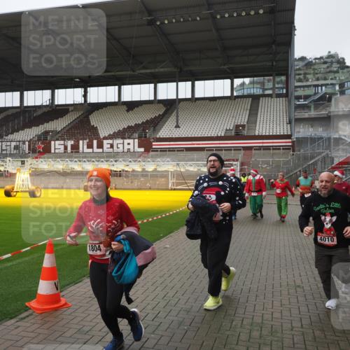 07.12.2025 - St. Pauli X-Mass-Run No. 15 Fabian Wolf http://msf.ph/oto/9417142 07.12.2025 11:14:43 Ziel 525, 922, 1776, 1778, 1798, 1804, 1805, 1806, 1807, 2040, 2211, 4010 meine-sportfotos.de