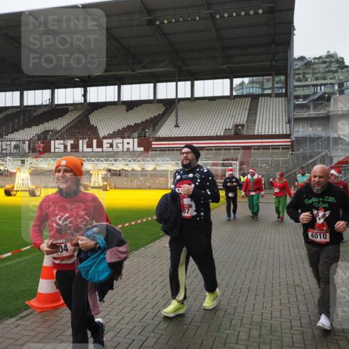 07.12.2025 - St. Pauli X-Mass-Run No. 15 Fabian Wolf http://msf.ph/oto/9417143 07.12.2025 11:14:44 Ziel 525, 922, 1776, 1778, 1798, 1804, 1805, 1806, 1807, 2040, 2211, 4010 meine-sportfotos.de