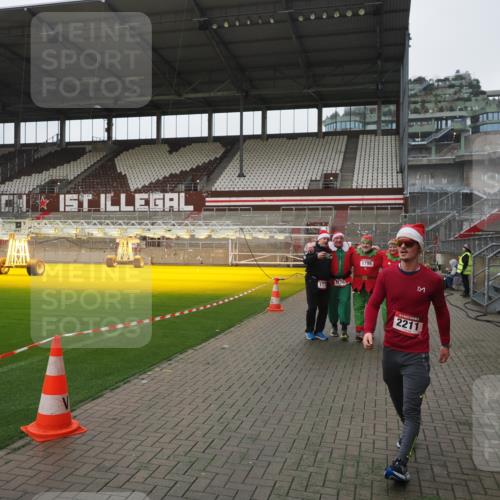 07.12.2025 - St. Pauli X-Mass-Run No. 15 Fabian Wolf http://msf.ph/oto/9417151 07.12.2025 11:14:48 Ziel 922, 1776, 1778, 1798, 1804, 1805, 1806, 1807, 2040, 2211, 4010 meine-sportfotos.de
