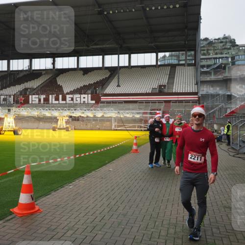 07.12.2025 - St. Pauli X-Mass-Run No. 15 Fabian Wolf http://msf.ph/oto/9417152 07.12.2025 11:14:48 Ziel 922, 1776, 1778, 1798, 1804, 1805, 1806, 1807, 2040, 2211, 4010 meine-sportfotos.de